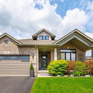 Gorgeous Executive Bungalow in Elora